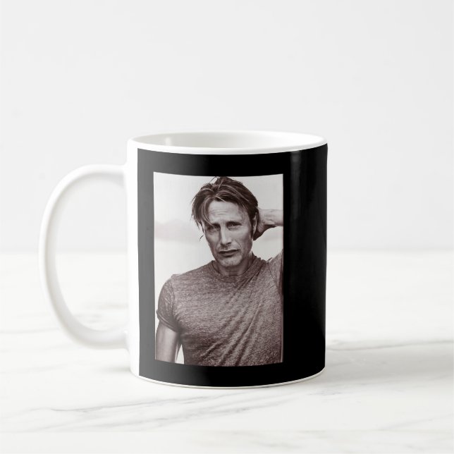 Taza De Café Graciosos Regalos Mikkelsen Actor Retro Wav De Dan (Izquierda)