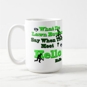 Taza De Café Graciosos saludos de bowling en césped,