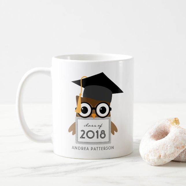 Taza De Café Graduación personalizada de Búho Graduado Geeky Cu (Con donut)