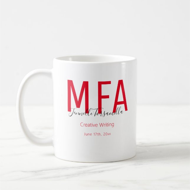 Taza De Café Graduado Red Black Date Name Degree MFA (Izquierda)