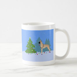 Taza De Café Gran danés decorando un árbol de Navidad en el bos