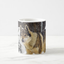 Taza De Café Gran Hermoso Lobo Gris Salvaje en el tazón de café