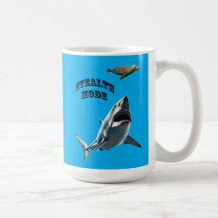Taza De Café Gran tiburón blanco acechando a una foca bajo el a