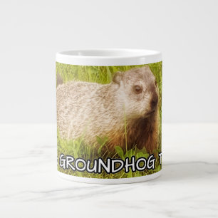 Taza De Café Grande Abrace un groundhog asaltan hoy