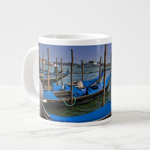 Taza De Café Grande Agua del Gran Canal con botes de gondalo alineados