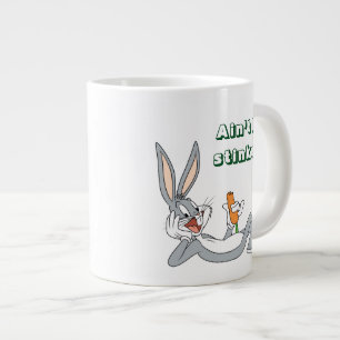 Taza De Café Grande BUGS BUNNY™ acostado comiendo zanahoria