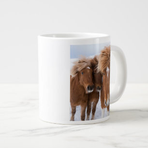 Taza De Café Grande Caballos islandeses acarician, Islandia