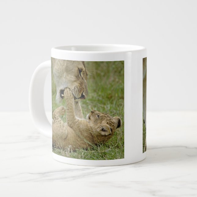Taza De Café Grande Cachorro de León Jugando (Izquierda)
