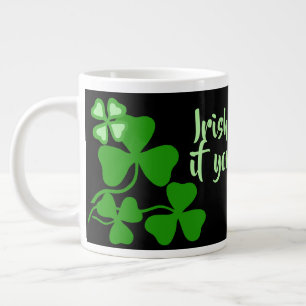Taza De Café Grande Café irlandés 19 por favor, Irlanda trébol, negro