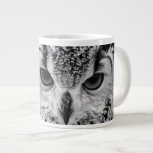 Taza De Café Grande Ciérrese encima del retrato del Eagle-búho