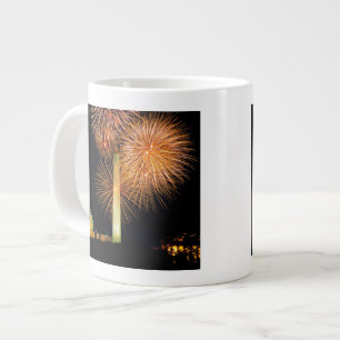 Taza De Café Grande Cuarto de julio, exhibición del fuego artificial,