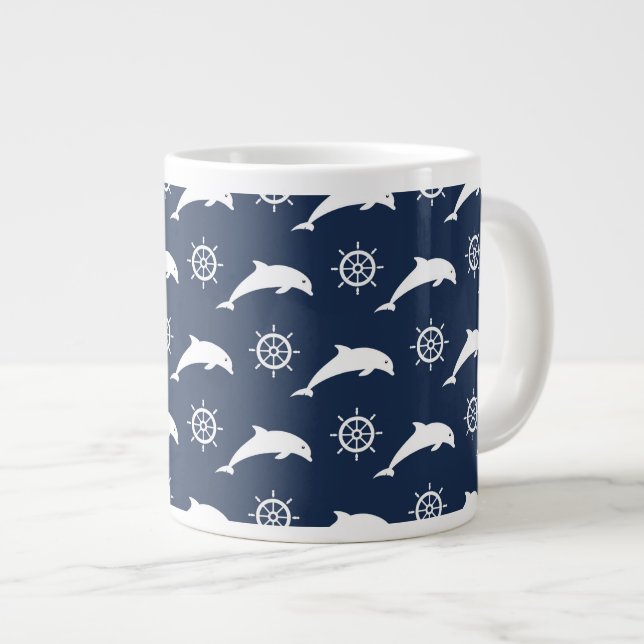 Taza De Café Grande Delfínes en modelo del desfile (Derecha)