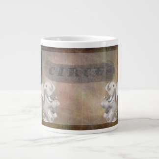 Taza De Café Grande Diseño, texto y elefantes del circo en esquina