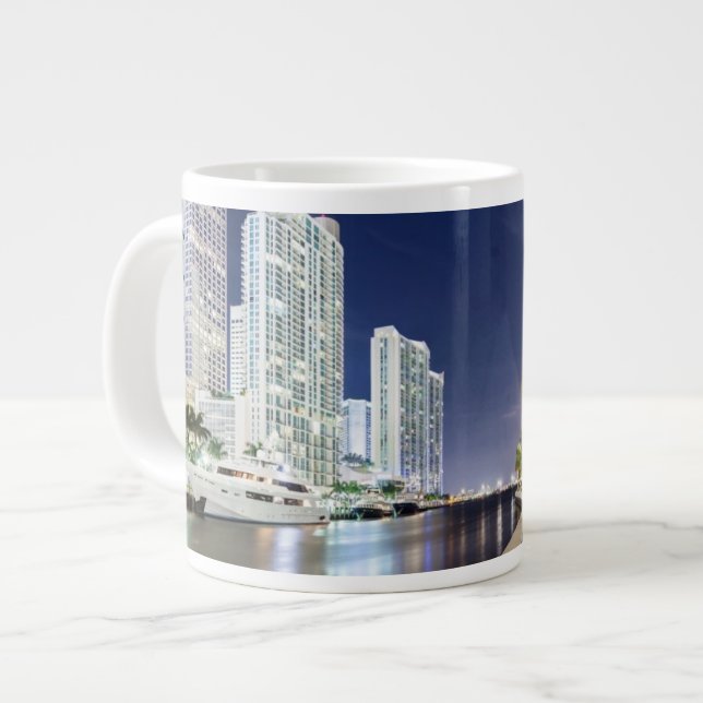 Taza De Café Grande Edificios a lo largo del río Riverwalk de Miami (Izquierda)