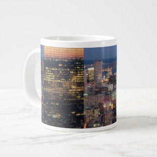 Taza De Café Grande El edificio de Boston con la luz se arrastra en el