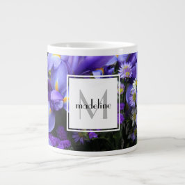 Taza De Café Grande El iris floral, púrpura personalizado, añade