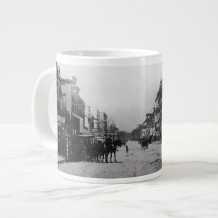 Taza De Café Grande El parecer del oeste en la calle de Flagler