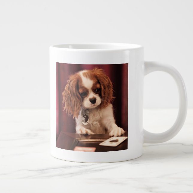 Taza De Café Grande El perrito juega a tarjetas (Derecha)