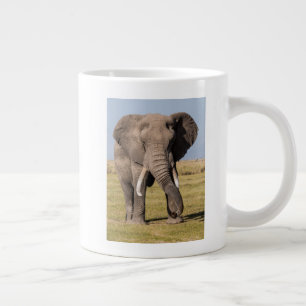 Taza De Café Grande Elefante en una Pose Agresiva