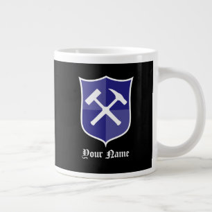 Taza De Café Grande Escudo de martillo de roca cruzada - Personalizado