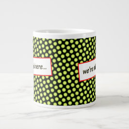 Taza De Café Grande Estamos todos locos aquí... por Aleta.