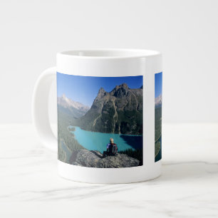 Taza De Café Grande Hiker domina el lago de color turquesa