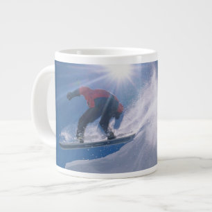 Taza De Café Grande Hombre saltando desde una gran cornisa en una snow