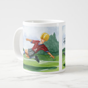 Taza De Café Grande Jugador de fútbol patea una pelota de Jay Throckmo