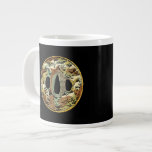 Taza De Café Grande Medallón asiático dorado por Vision Studio<br><div class="desc">Impresión única de un medallón asiático dorado de Vision Studio. Un arcoiris de colores otoñales acaricia el ojo,  dándole al medallón un ambiente cálido contra el fondo negro. ¡Recibe tu copia hoy!</div>