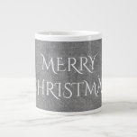 Taza De Café Grande Merry Christmas Chalkboard Typography Black White<br><div class="desc">Feliz Chalkboard Christmas Blackboard Aspecto Elegante Escritura a mano Typografía Gris Black Holiday Regalos de temporada</div>
