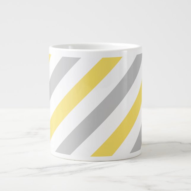 Taza De Café Grande Modelo diagonal gris y amarillo de las rayas (Frente)
