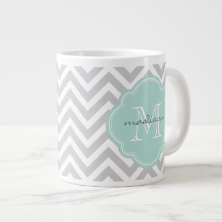 Taza De Café Grande Monograma del Personalizado de Chevron gris y blan