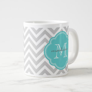 Taza De Café Grande Monograma Personalizado Chevron gris y turquesa