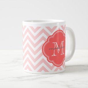 Taza De Café Grande Monograma Personalizado de cheurón rosa claro y co