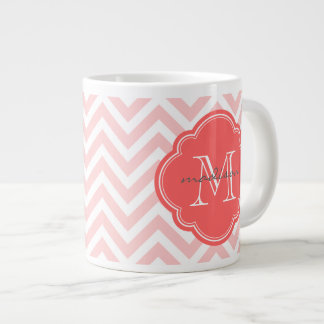 Taza De Café Grande Monograma Personalizado de cheurón rosa claro y co