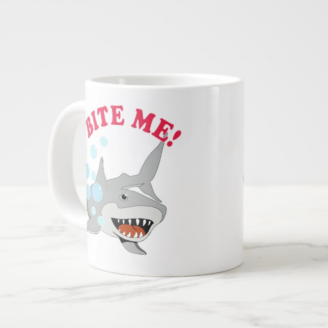 Taza De Café Grande Muérdame tiburón en blanco (Izquierda)