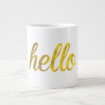 Taza De Café Grande Mugre de la tipografía del saludo de oro<br><div class="desc">faux gold hola typography mug 20oz. JUMBO personalizado mug. Perfecto para sopas, helados, chile o MUCHO café, lavavajillas y caja fuerte con microondas. *Los detalles del Relieve metalizado se simulan en la obra de arte. Este producto no contará con ningún relieve ni capa que creen un efecto metalizado.</div>