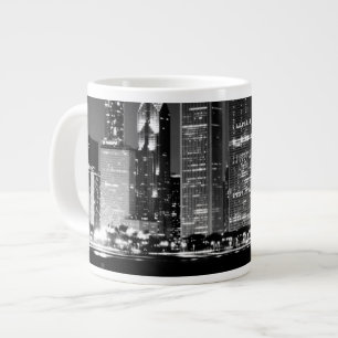 Taza De Café Grande Opinión de la noche del paisaje urbano famoso de