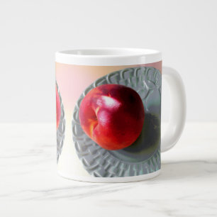 Taza De Café Grande Peach fresco bajo la luz del sol