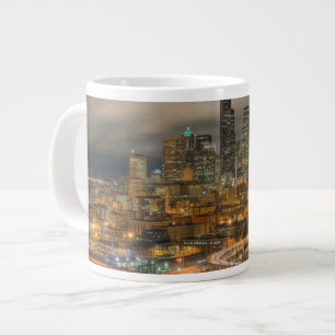Taza De Café Grande Rayas pálidas de los coches en la noche