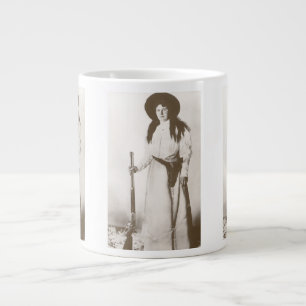 Taza De Café Grande Retrato fotográfico de una vaquera sosteniendo un 