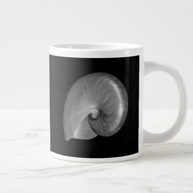 Taza De Café Grande Shell de nautilus blanco y negro (Derecha)