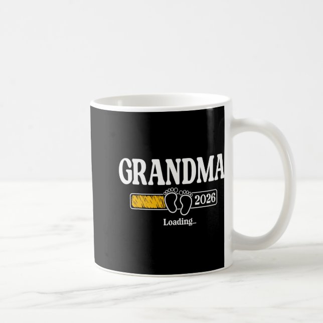 Taza De Café Grandma 2026 Loading Grandma Est. 2026, New Grandm (Derecha)