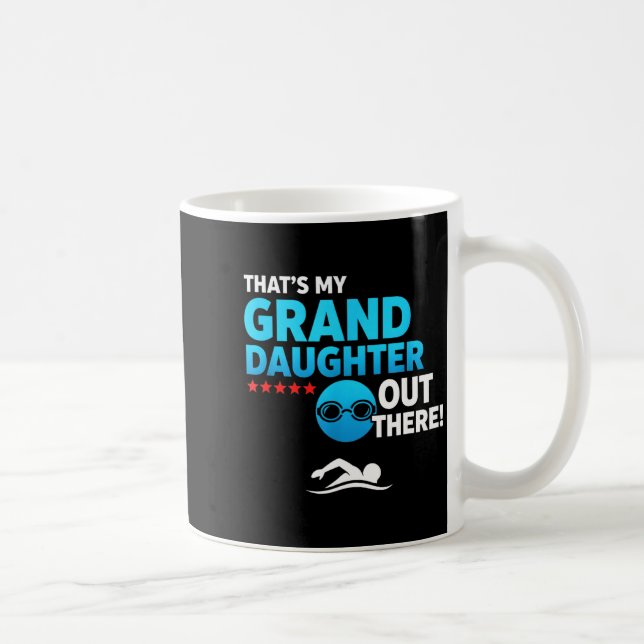 Taza De Café Grandparent Proud Granddaughter Swimmer Swim Meet  (Derecha)