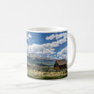 Taza De Café Granjas Granja por debajo de las montañas de Col