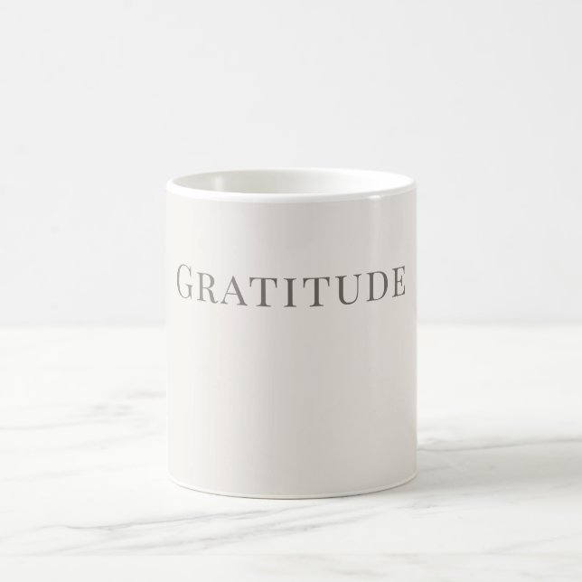 Taza De Café Gratitude – Minimal Typography Design (Centro)
