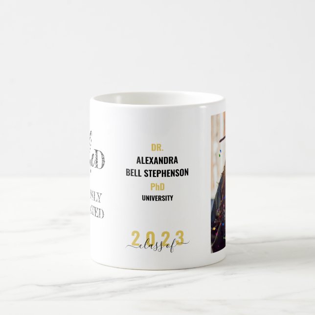 Taza De Café Gratuación del PHD finalizada peligrosamente con e (Centro)