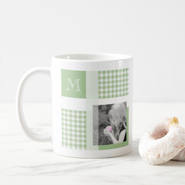 Taza De Café Green Add Your Photo Gingham Modern Monograma (Con donut)