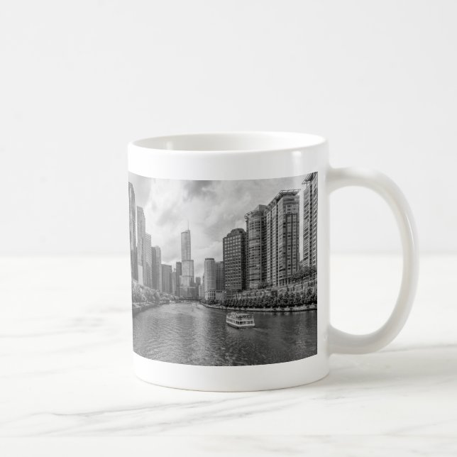 Taza de café gris de río Chicago y torre Trump (Derecha)