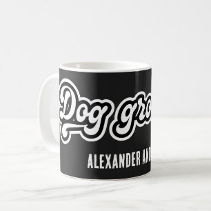 Taza De Café Groomer de perro negro y blanco tipografía audaz